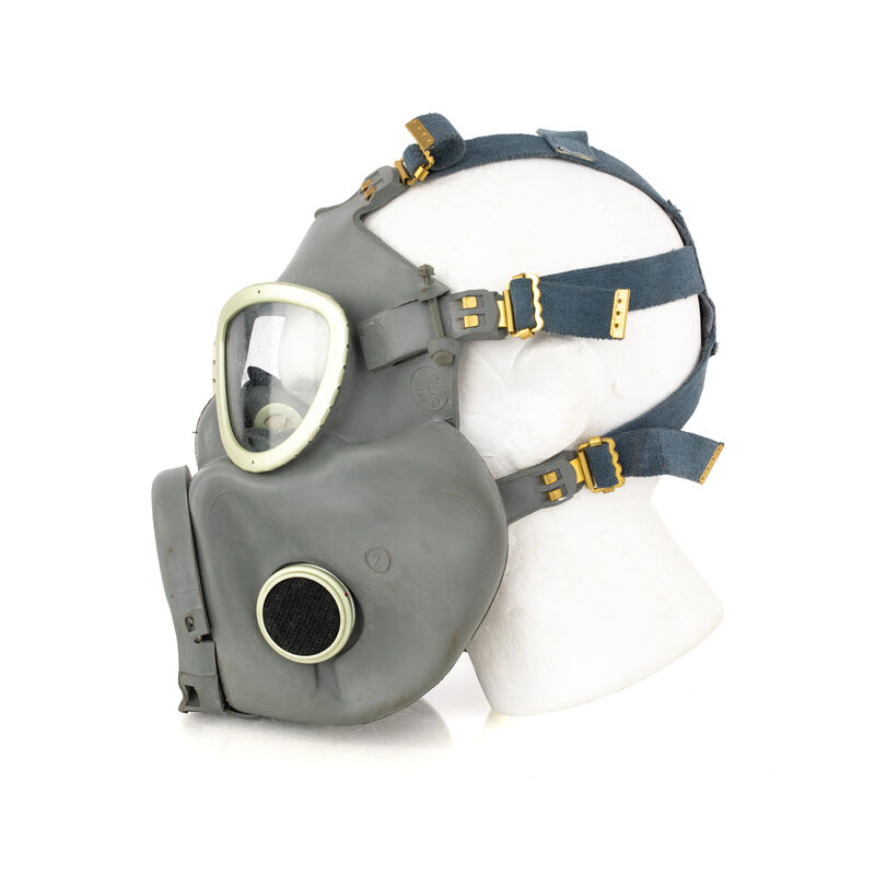 Polish Gas Mask w/Bag & Filter | Like New - Large, , large image number 2